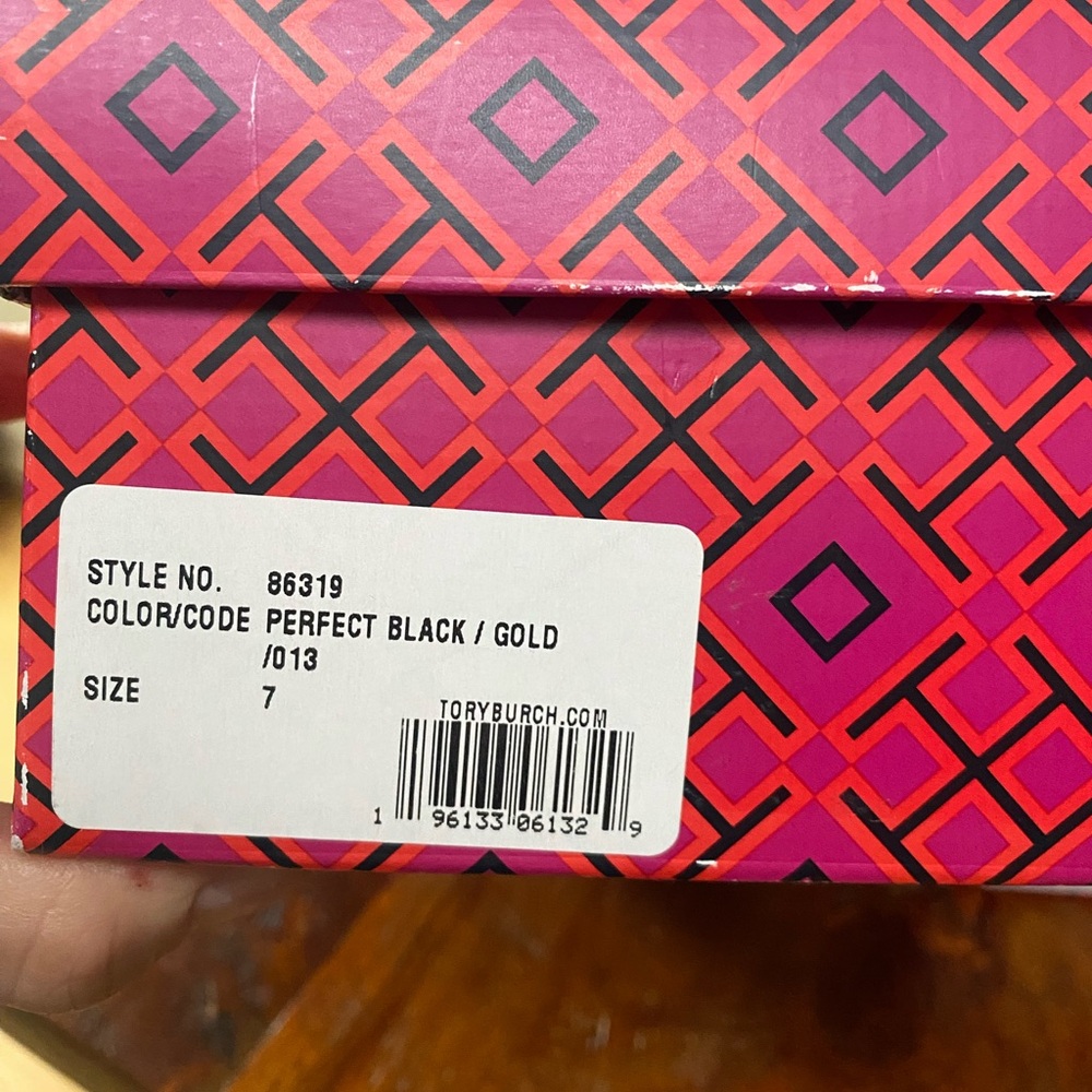 Tory Burch‎ Black Flats with Gold Logo - Picture 3 of 5